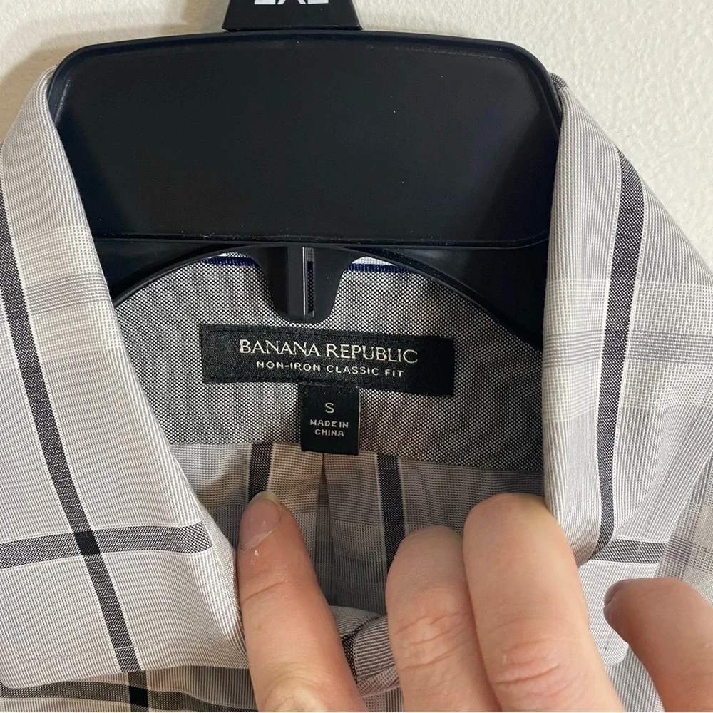 Banana Republic Plaid Non Iron Classic Fit Button Down Shirt Small Black Gray